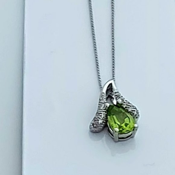 Natural Peridot 9x6mm & Cz 14K White Gold‎ Plate 925 Sterling Silver Necklace - Picture 7 of 8